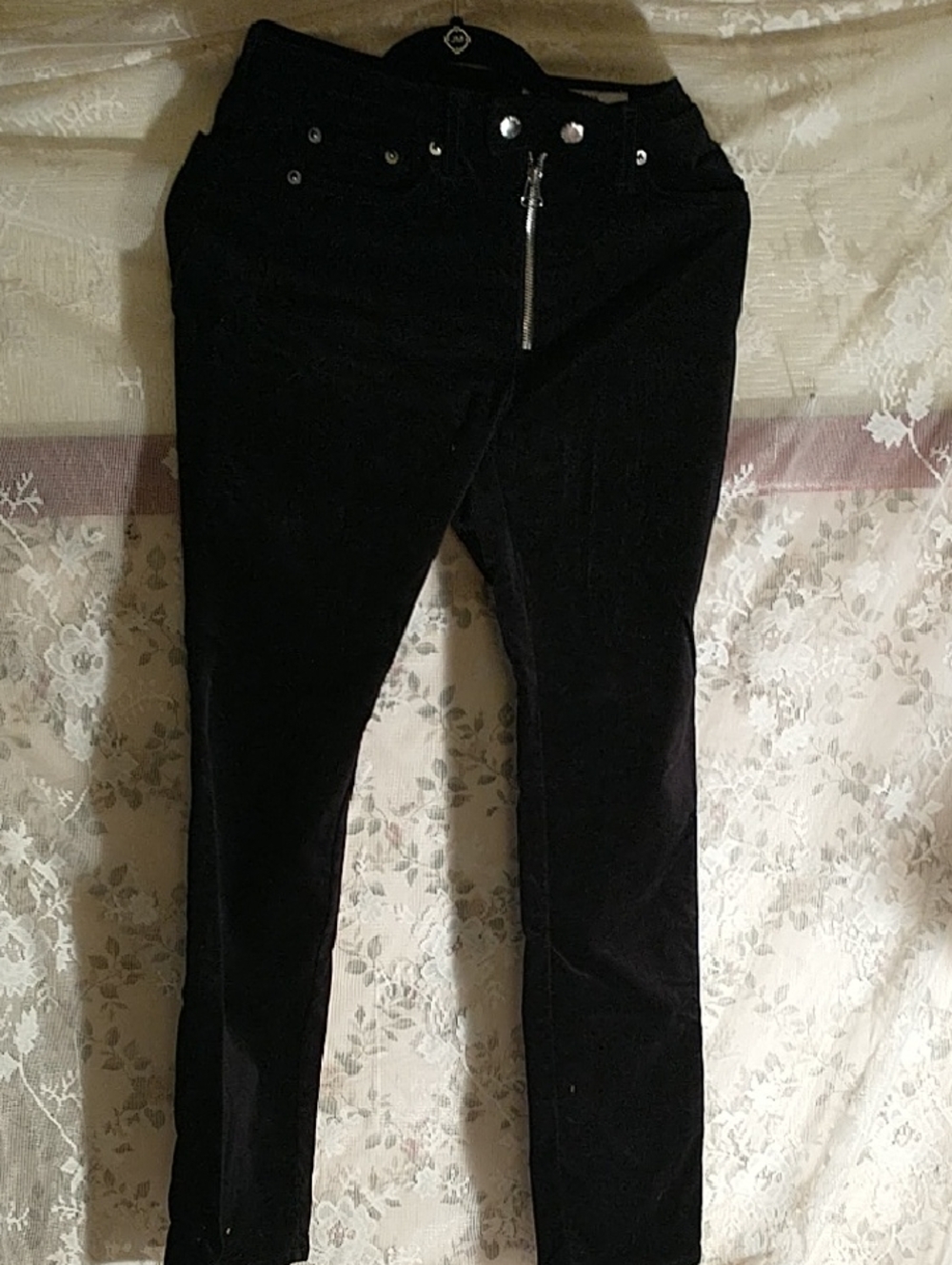 Rag & Bones black velvet skinny jeans  10" rise sz 27